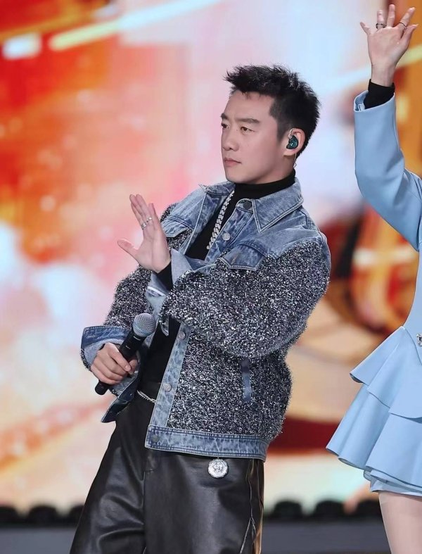 配资知识网 配资 王祖蓝尹正突袭庆生！郑恺哭着唱《超级英雄》太戳心